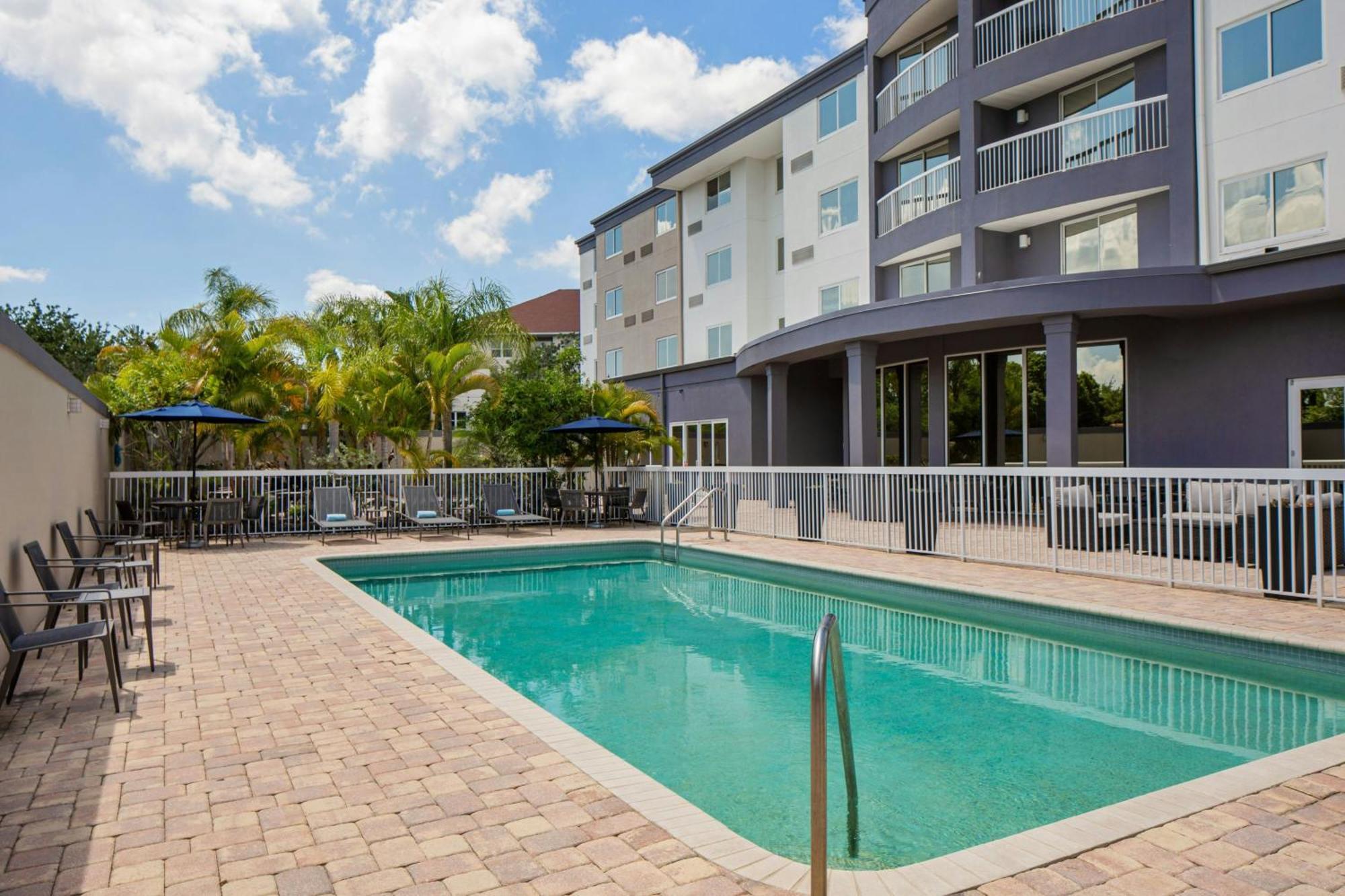 Courtyard Tampa Oldsmar Hotel Exterior photo