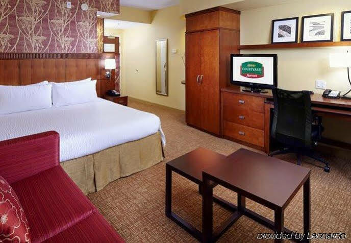 Courtyard Tampa Oldsmar Hotel Exterior photo